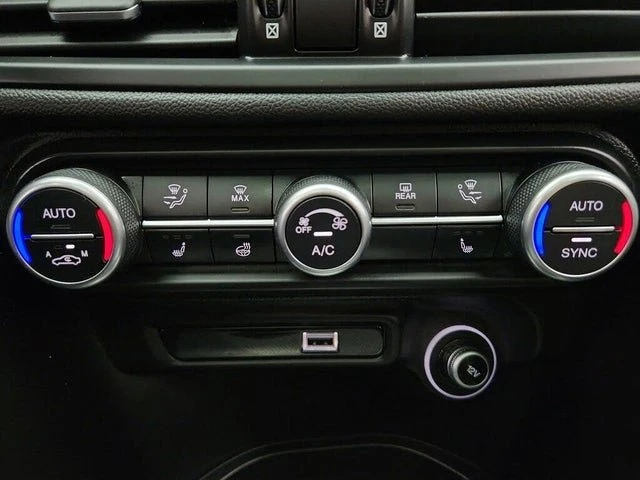 2023 Alfa Romeo Giulia - Image 17 of 19