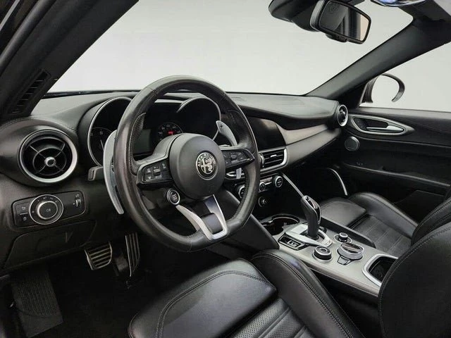 2023 Alfa Romeo Giulia - Image 8 of 19