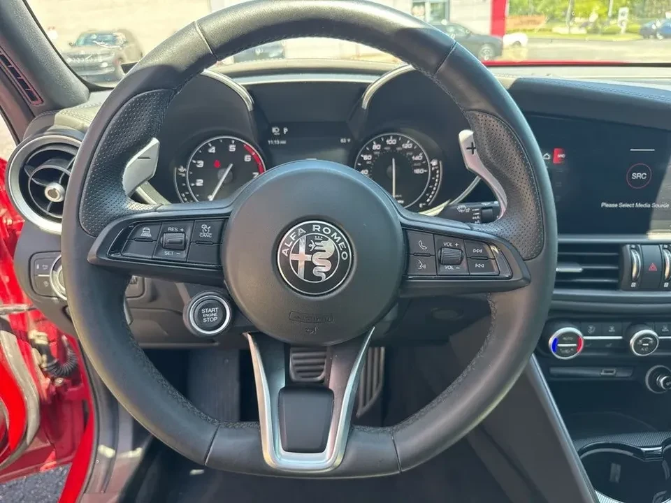 2023 Alfa Romeo Giulia - Image 15 of 20