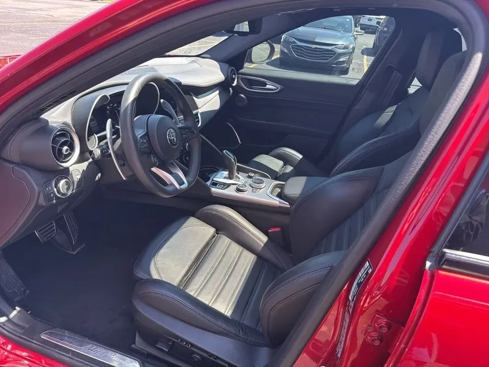 2023 Alfa Romeo Giulia - Image 10 of 20