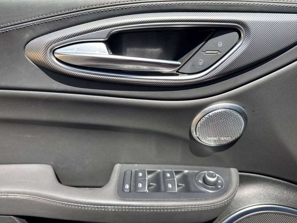 2023 Alfa Romeo Giulia - Image 11 of 20