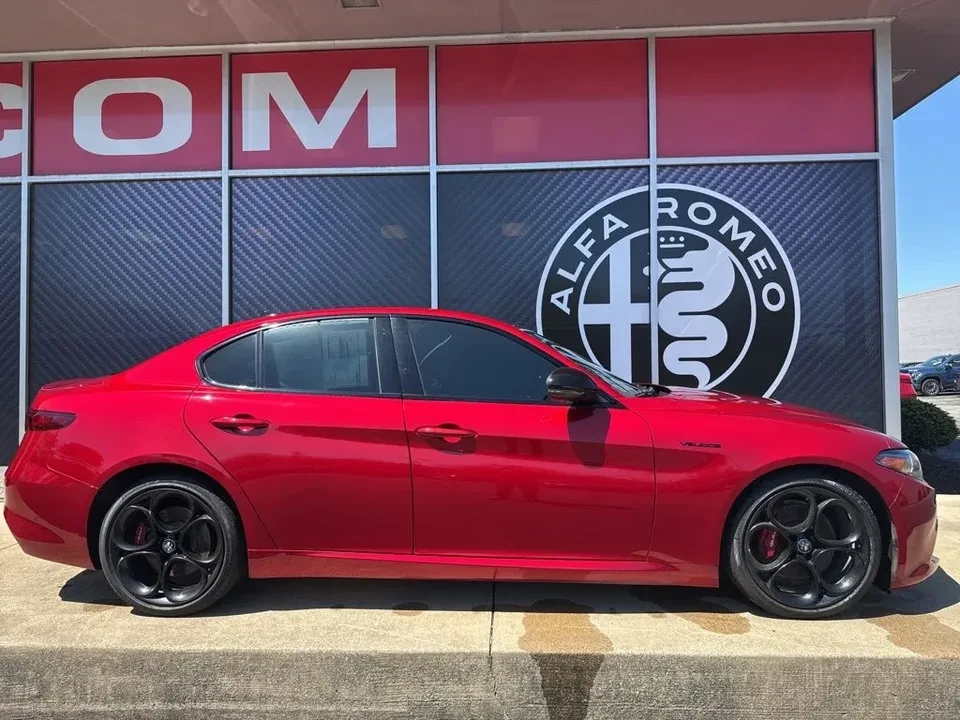 2023 Alfa Romeo Giulia - Image 2 of 20