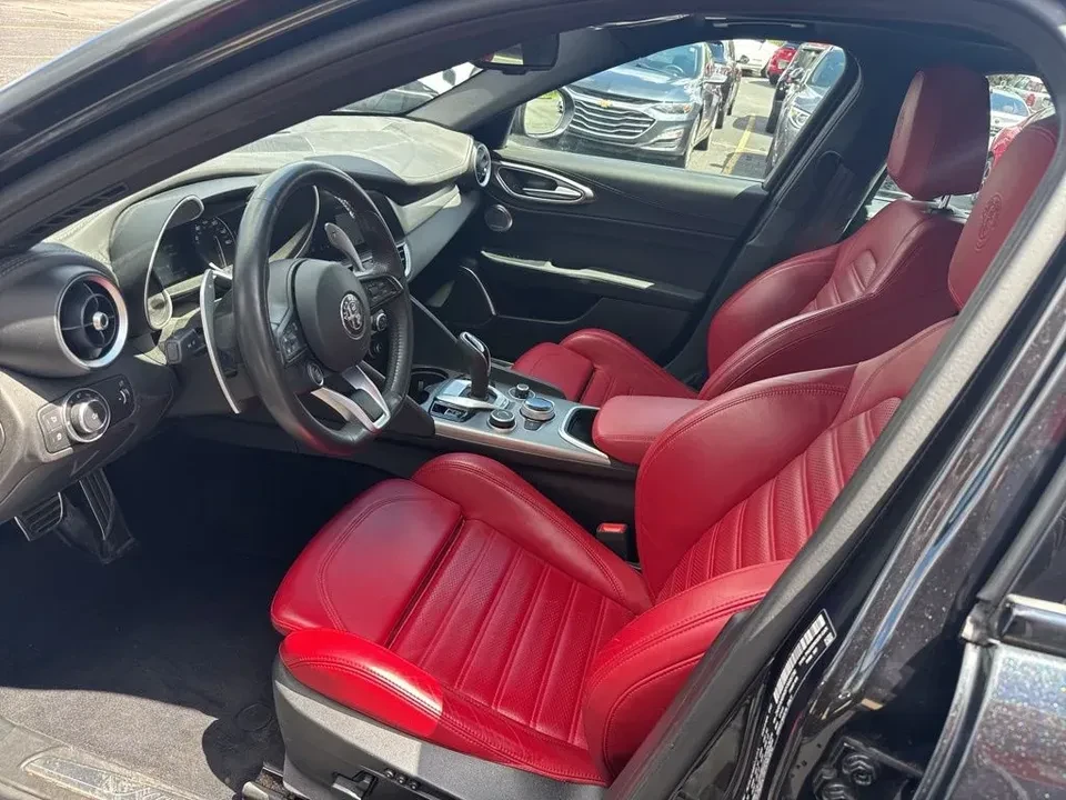 2023 Alfa Romeo Giulia - Image 9 of 17