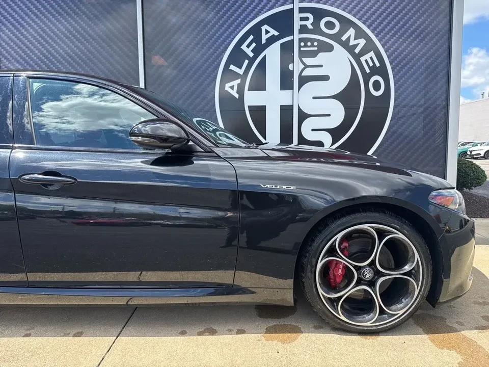 2023 Alfa Romeo Giulia - Image 2 of 17