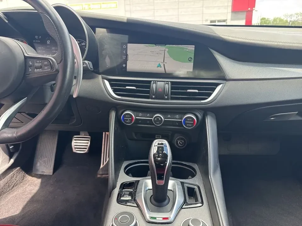 2023 Alfa Romeo Giulia - Image 14 of 17