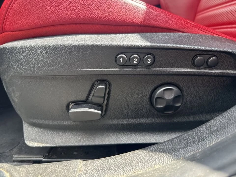 2023 Alfa Romeo Giulia - Image 10 of 17