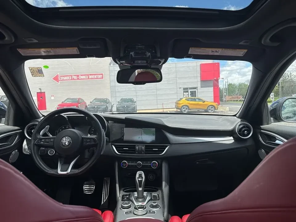 2023 Alfa Romeo Giulia - Image 12 of 17