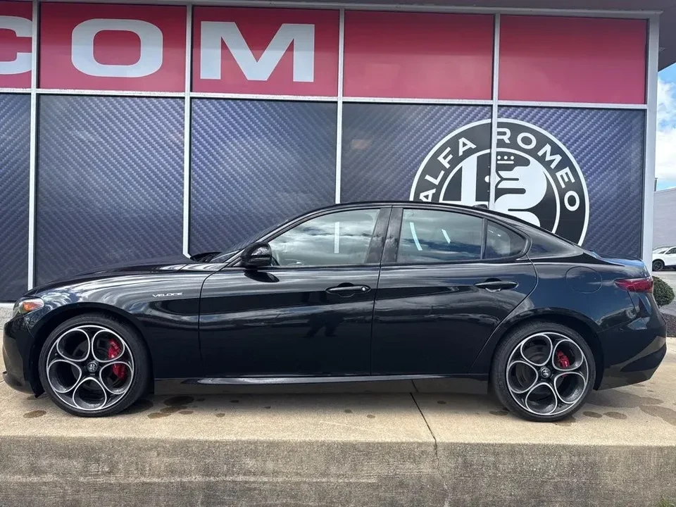 2023 Alfa Romeo Giulia - Image 7 of 17
