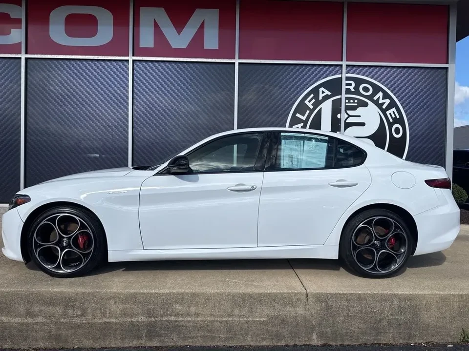 2023 Alfa Romeo Giulia - Image 2 of 20