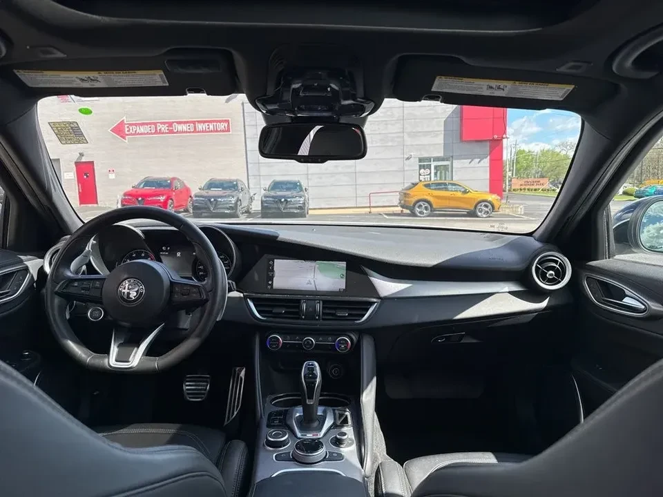 2023 Alfa Romeo Giulia - Image 12 of 20