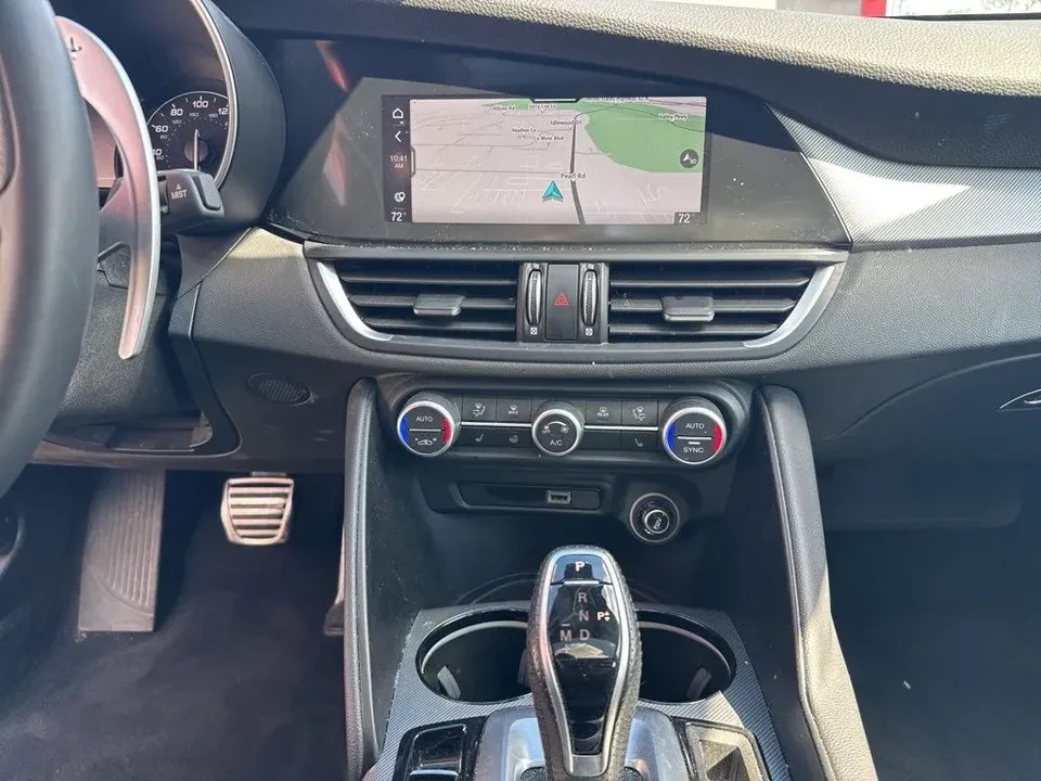 2023 Alfa Romeo Giulia - Image 14 of 20