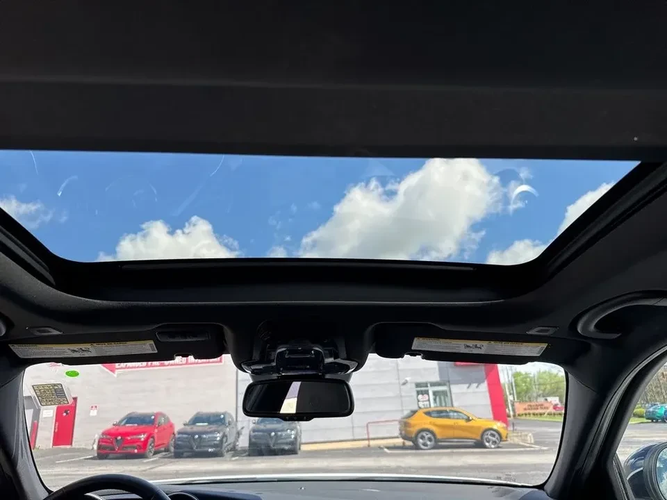 2023 Alfa Romeo Giulia - Image 15 of 20