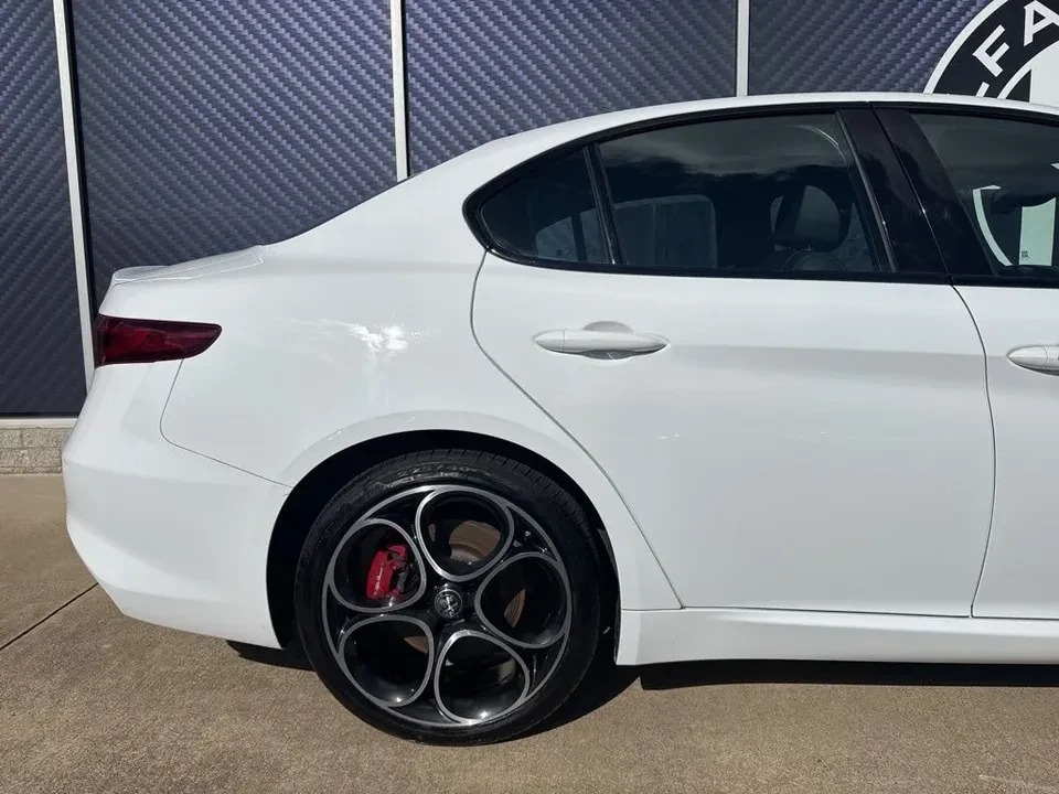 2023 Alfa Romeo Giulia - Image 5 of 20