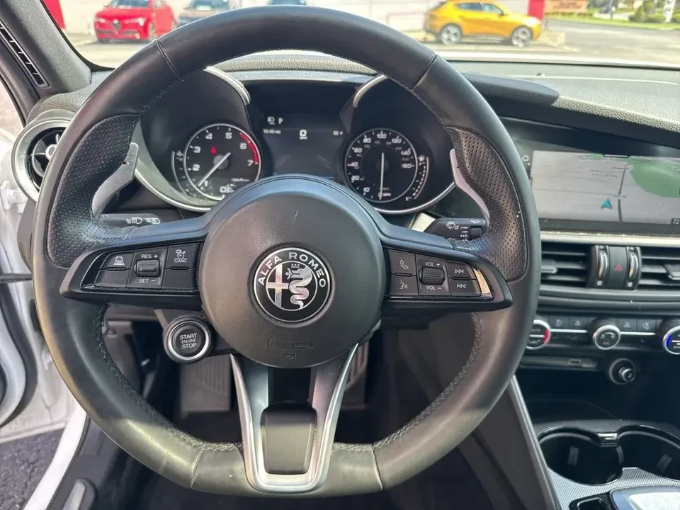 2023 Alfa Romeo Giulia - Image 13 of 20