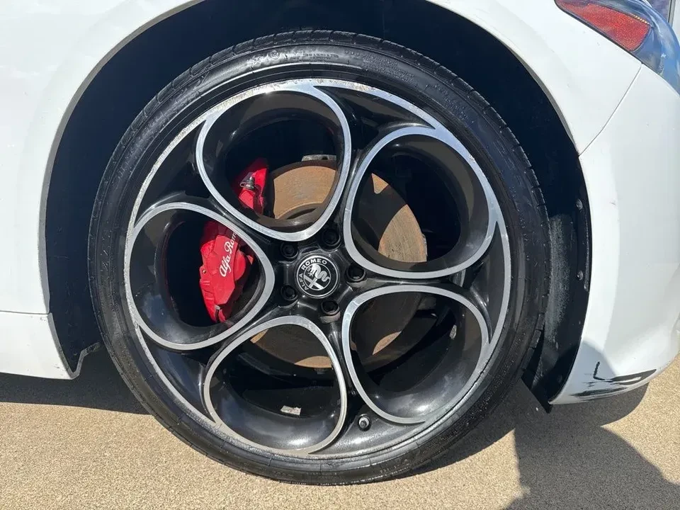 2023 Alfa Romeo Giulia - Image 8 of 20
