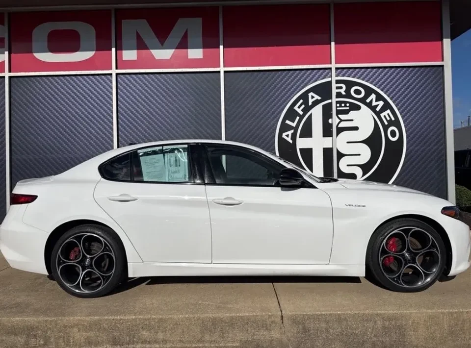 2023 Alfa Romeo Giulia - Image 3 of 20