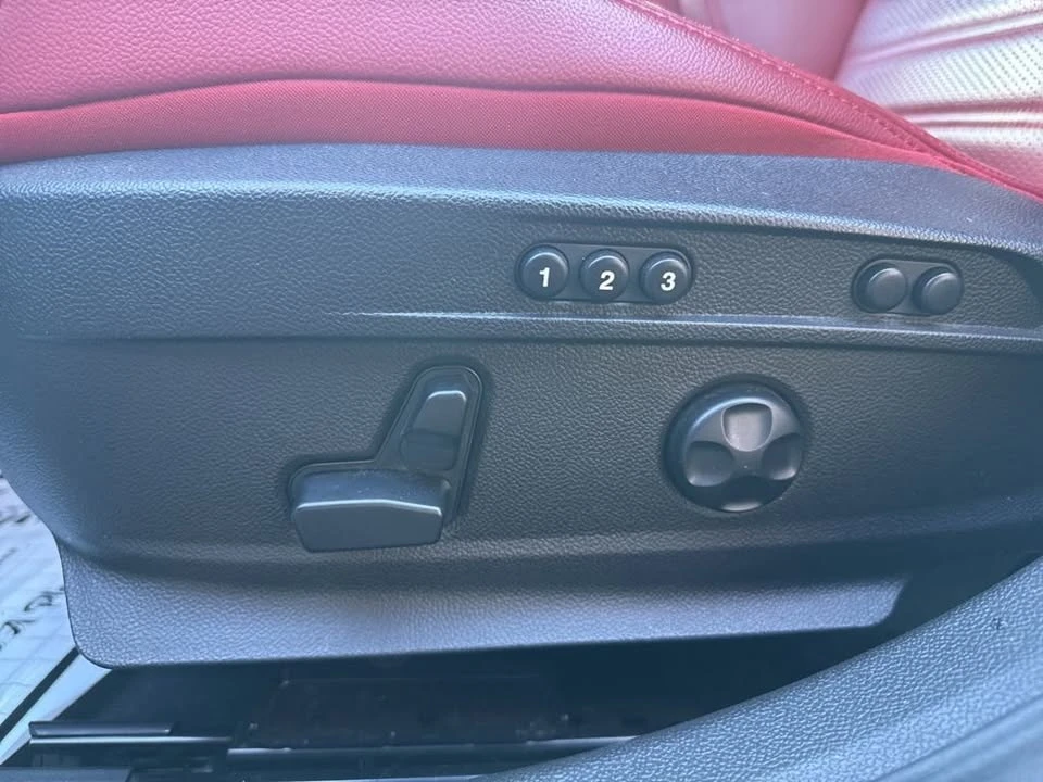 2023 Alfa Romeo Giulia - Image 12 of 19