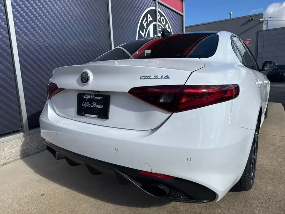 2023 Alfa Romeo Giulia - Image 7 of 19
