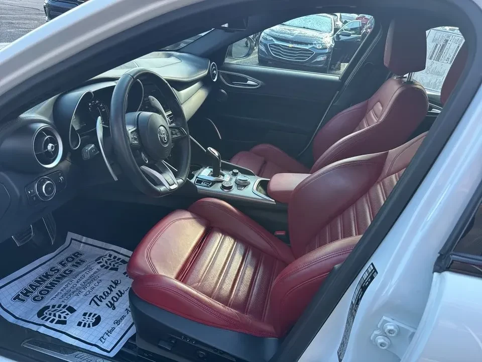 2023 Alfa Romeo Giulia - Image 11 of 19
