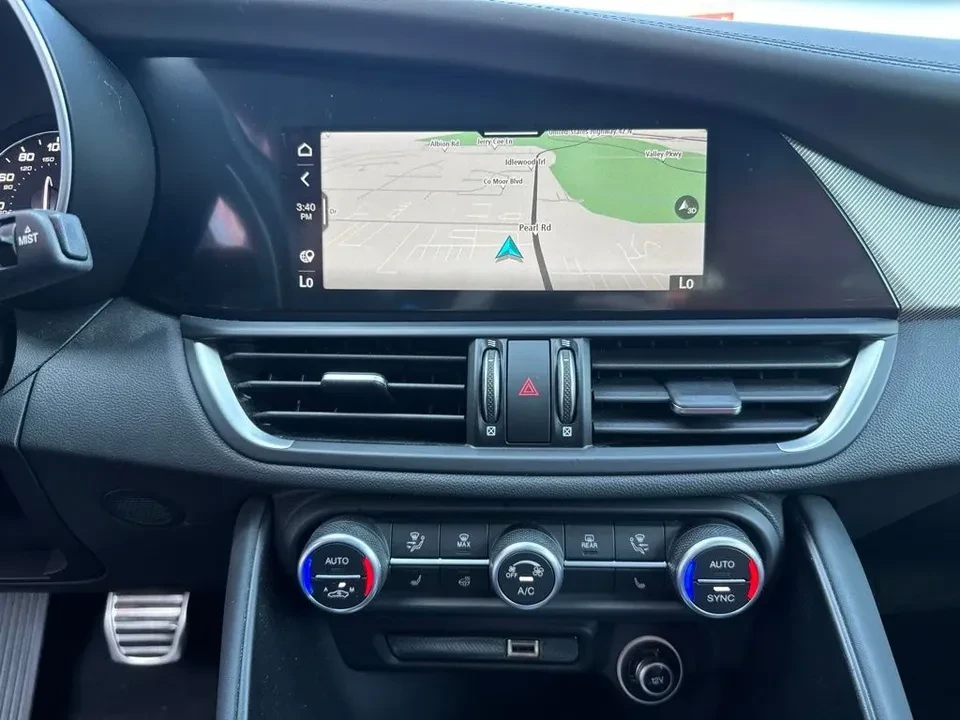2023 Alfa Romeo Giulia - Image 15 of 20