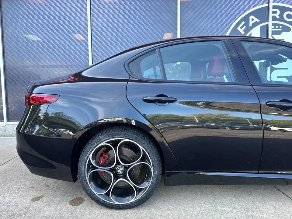2023 Alfa Romeo Giulia - Image 5 of 20