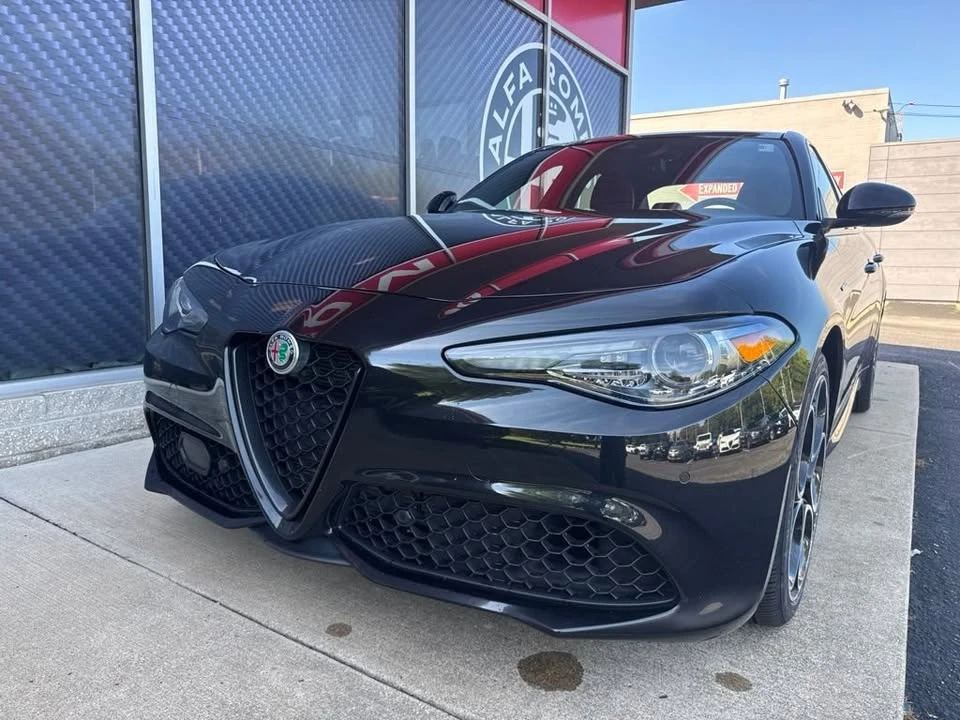 2023 Alfa Romeo Giulia - Image 2 of 20