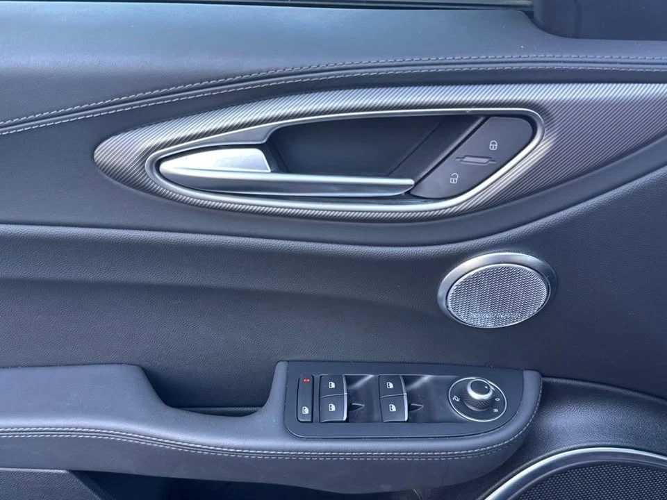 2023 Alfa Romeo Giulia - Image 10 of 20