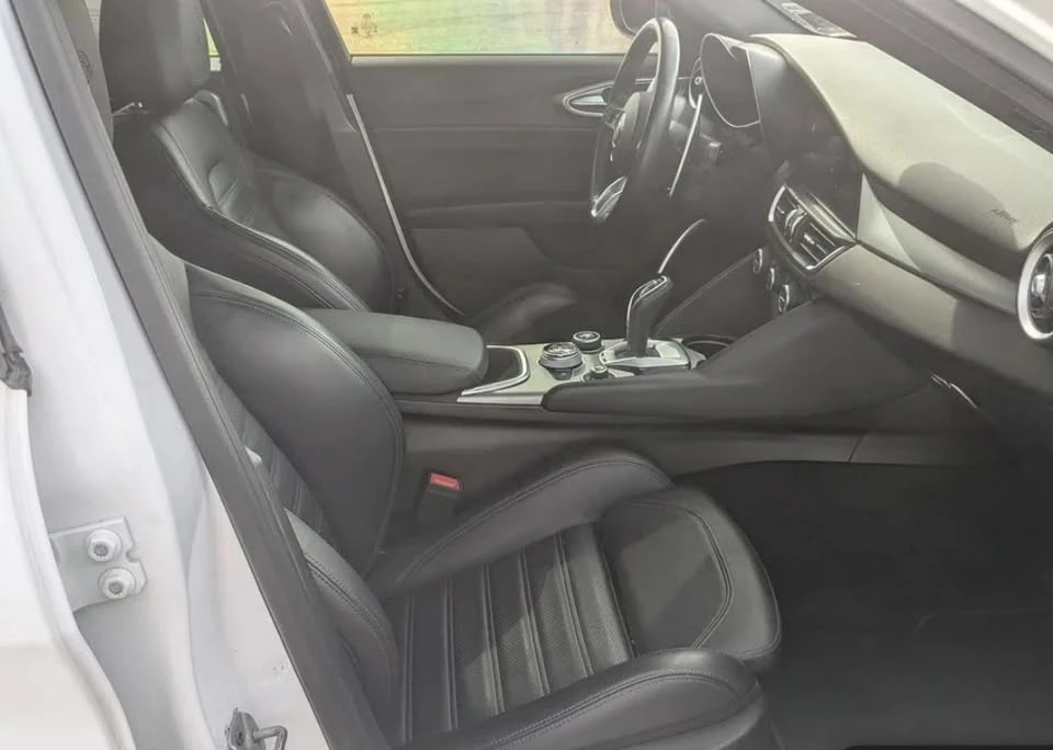 2023 Alfa Romeo Giulia - Image 10 of 11