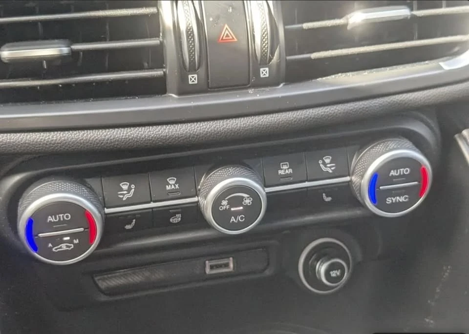 2023 Alfa Romeo Giulia - Image 7 of 11
