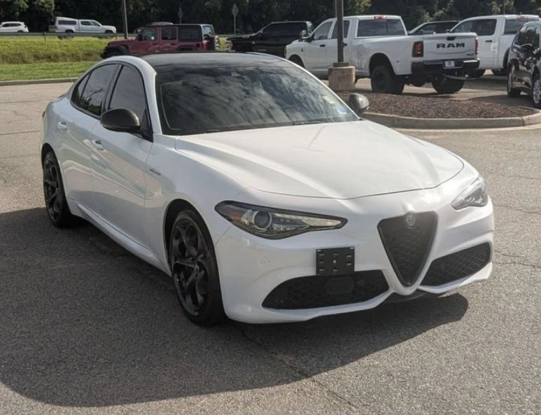 2023 Alfa Romeo Giulia - Image 2 of 11