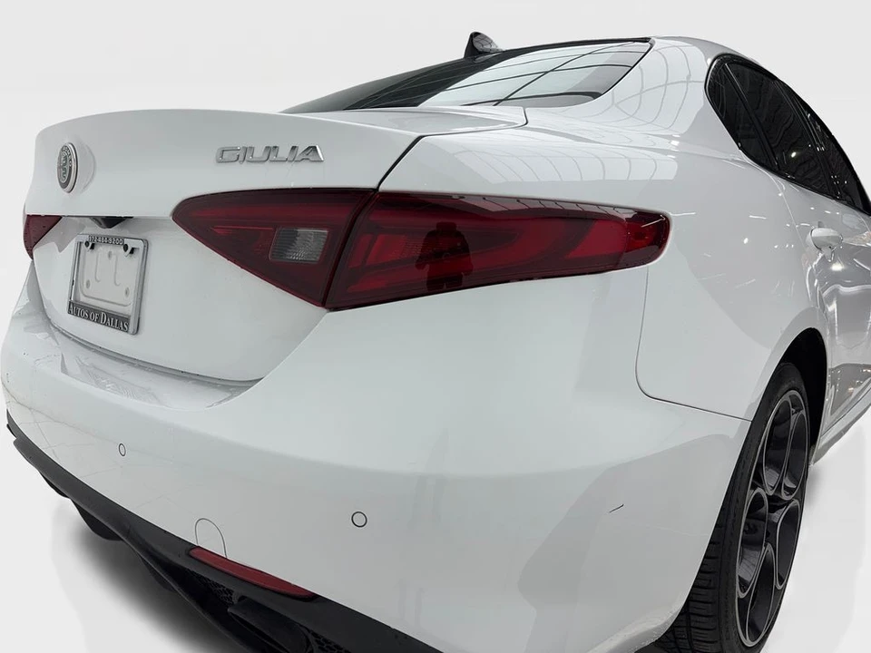 2023 Alfa Romeo Giulia - Image 9 of 21