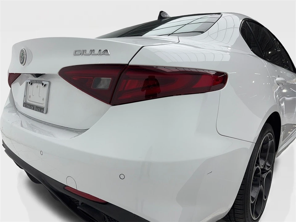 2023 Alfa Romeo Giulia - Image 9 of 12