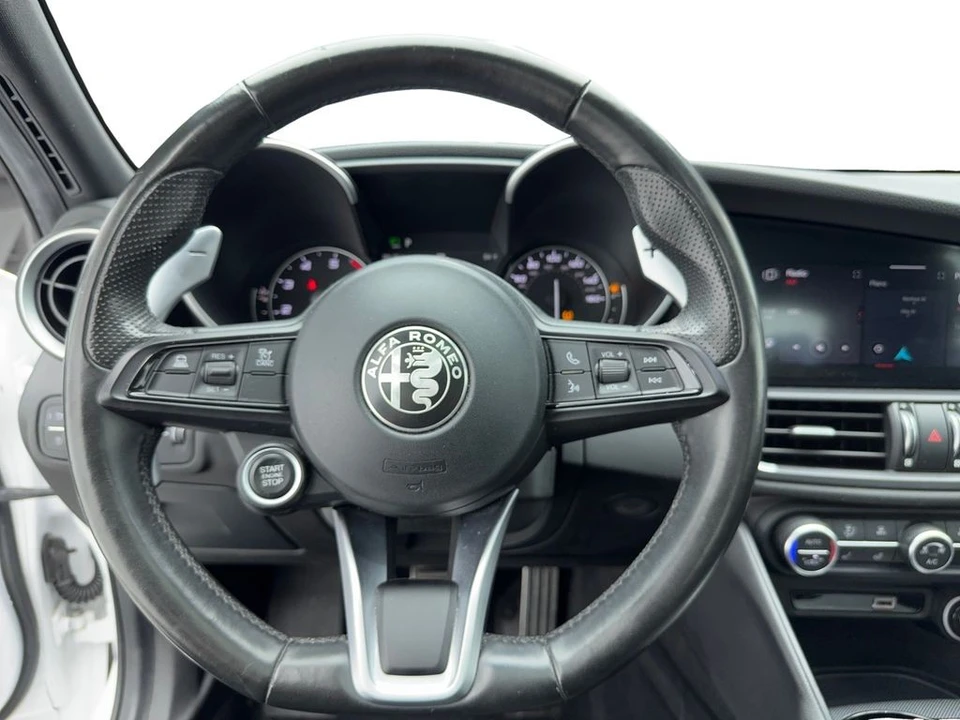 2023 Alfa Romeo Giulia - Image 14 of 21
