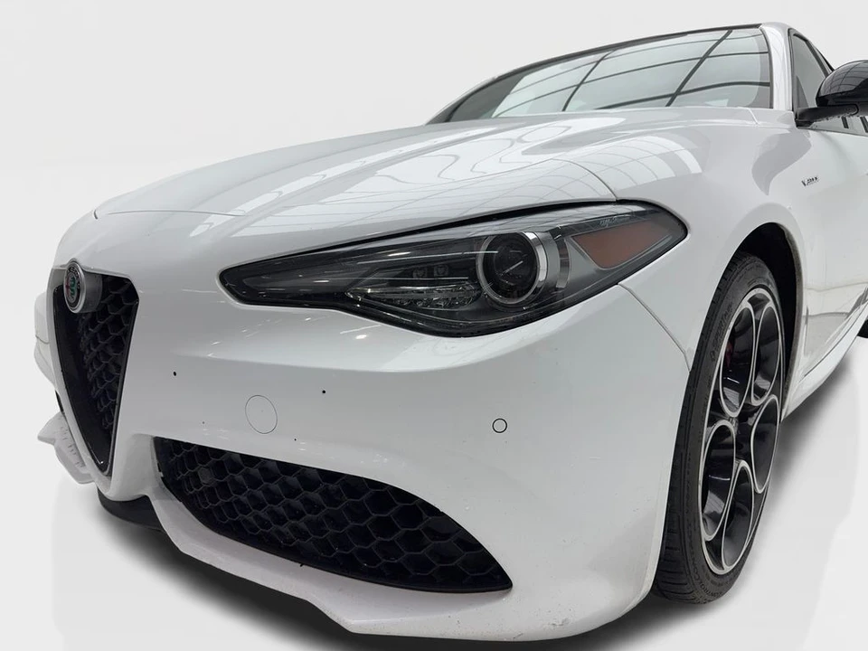 2023 Alfa Romeo Giulia - Image 5 of 21