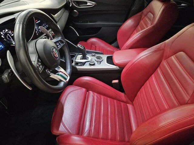 2023 Alfa Romeo Giulia - Image 10 of 15