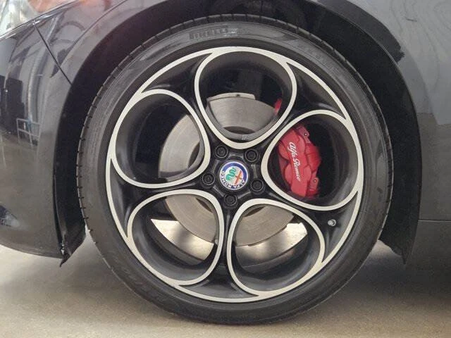 2023 Alfa Romeo Giulia - Image 8 of 15