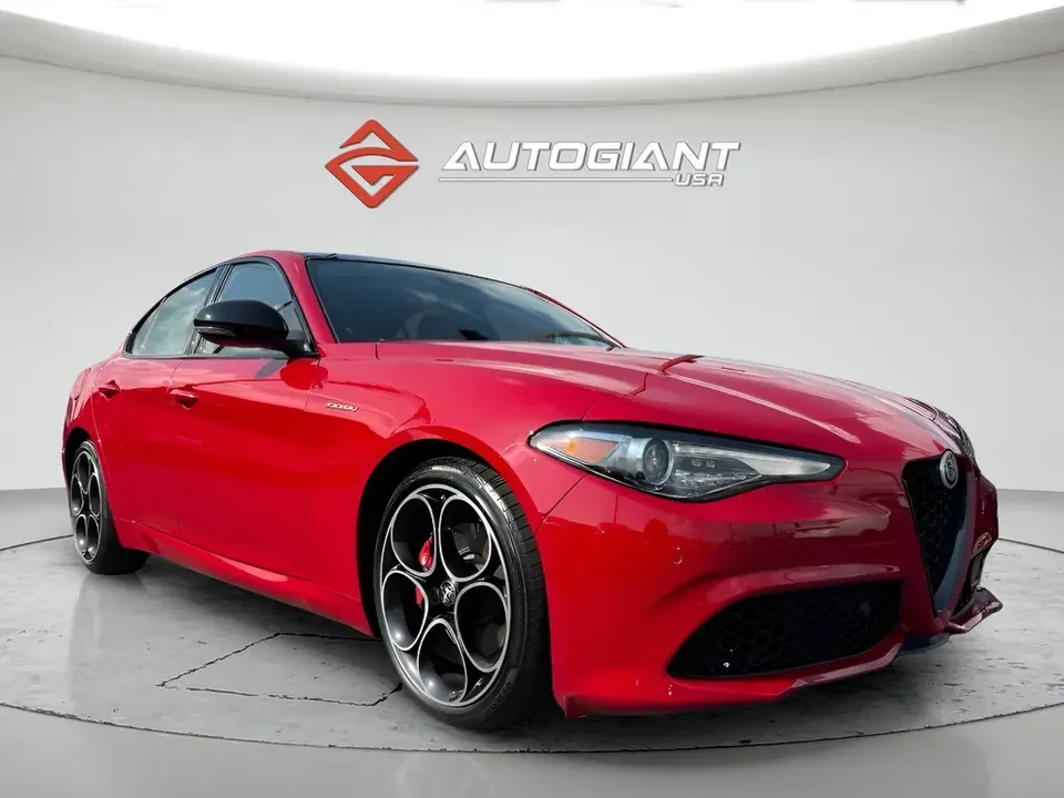 2023 Alfa Romeo Giulia - Image 10 of 20