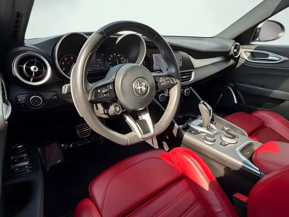 2023 Alfa Romeo Giulia - Image 15 of 20