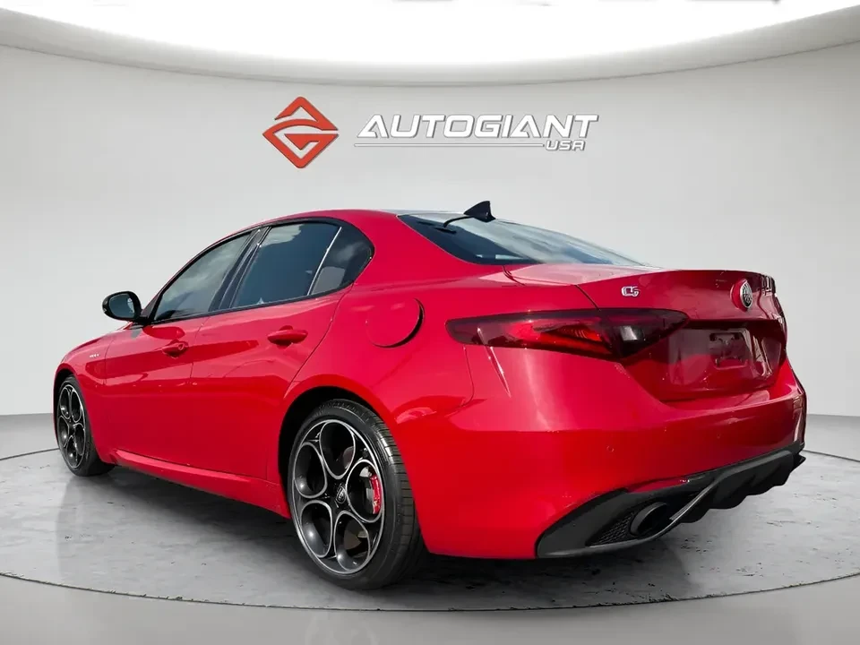 2023 Alfa Romeo Giulia - Image 5 of 20
