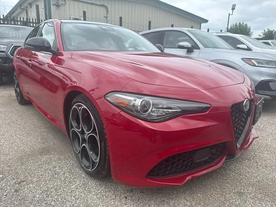2023 Alfa Romeo Giulia - Image 2 of 5