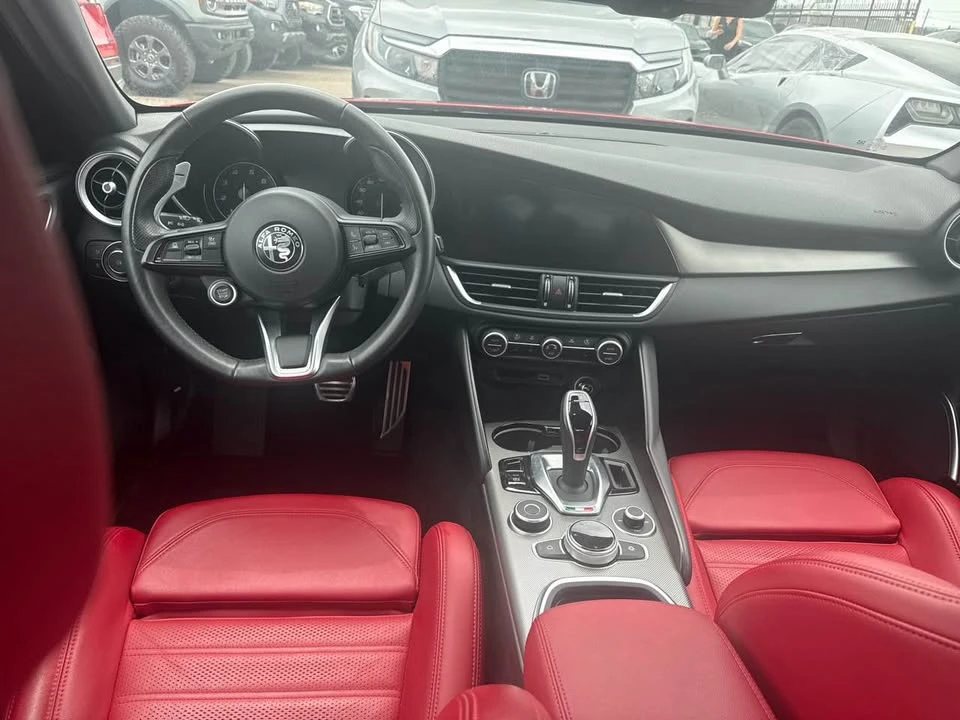 2023 Alfa Romeo Giulia - Image 5 of 5