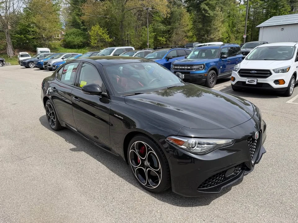 2023 Alfa Romeo Giulia - Image 2 of 18