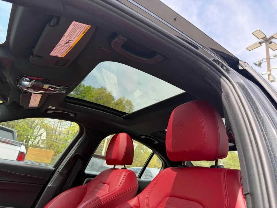 2023 Alfa Romeo Giulia - Image 14 of 18