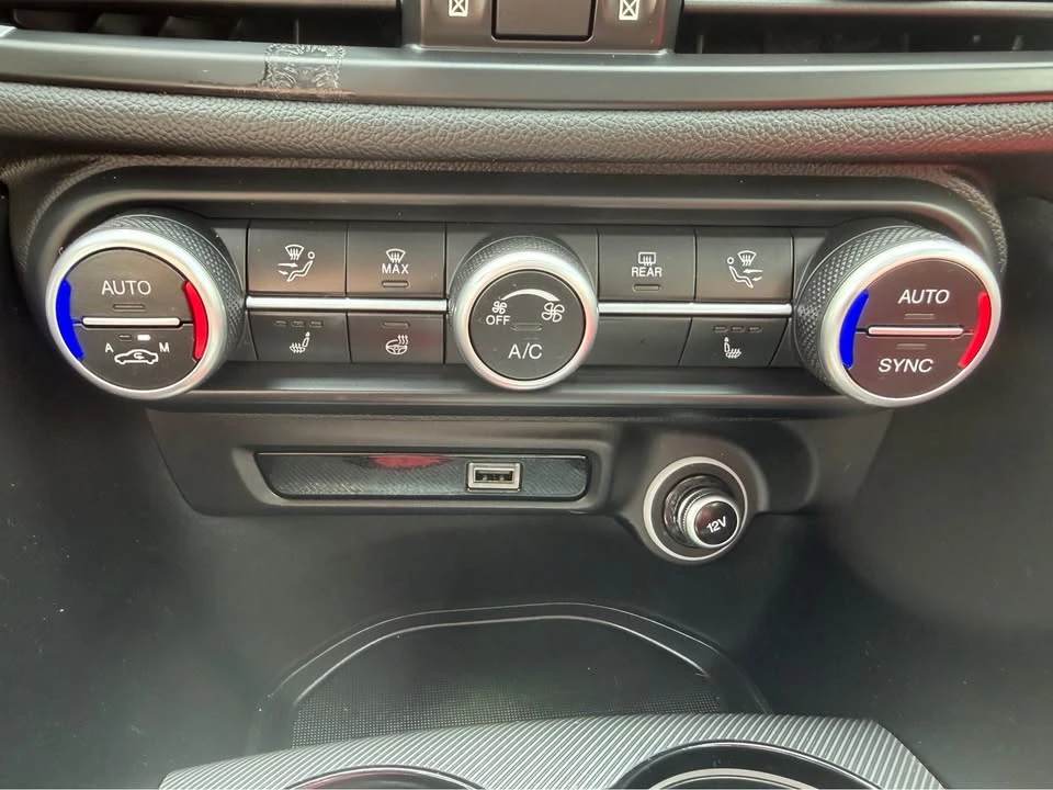 2023 Alfa Romeo Giulia - Image 11 of 18