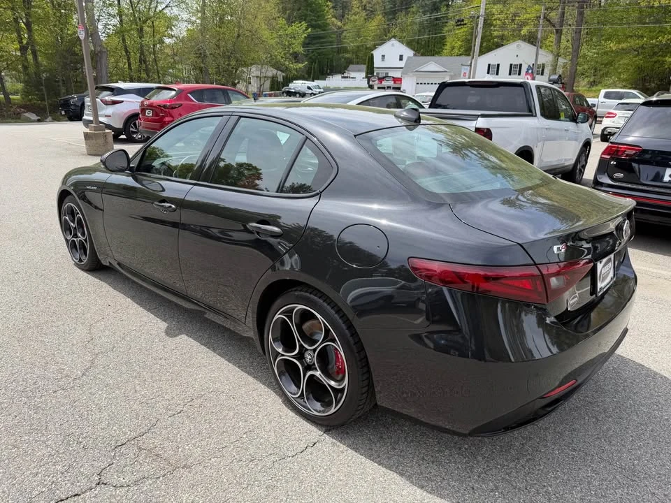 2023 Alfa Romeo Giulia - Image 7 of 18