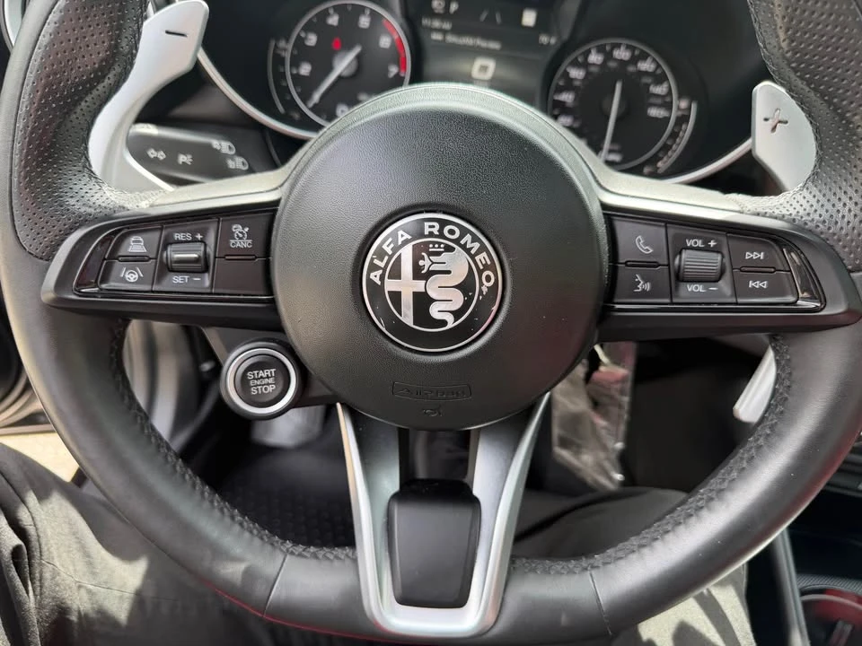 2023 Alfa Romeo Giulia - Image 12 of 18