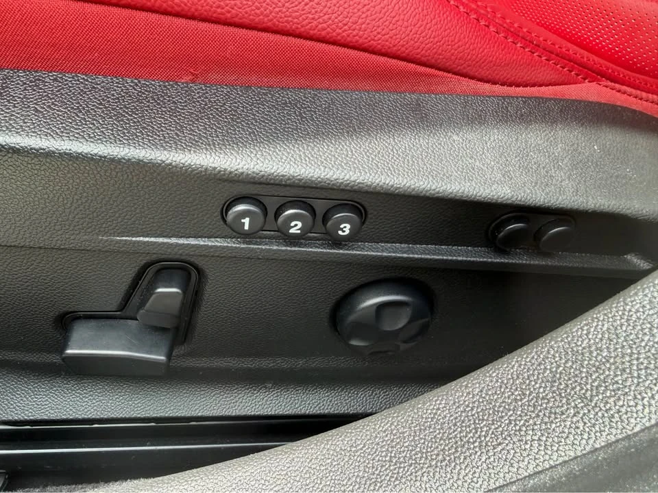 2023 Alfa Romeo Giulia - Image 15 of 18