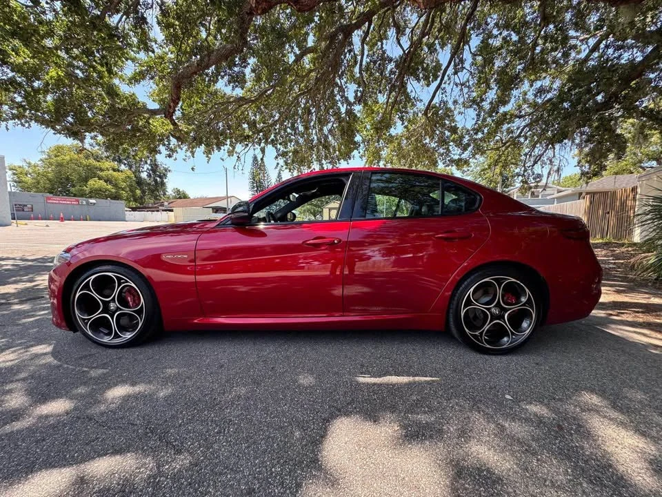 2023 Alfa Romeo Giulia - Image 2 of 12