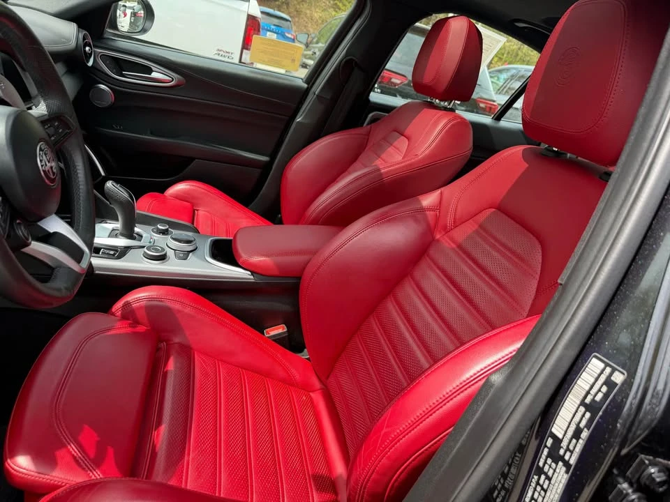 2023 Alfa Romeo Giulia - Image 9 of 18