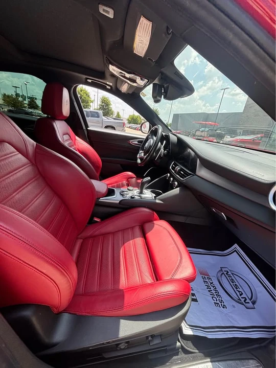 2023 Alfa Romeo Giulia - Image 7 of 10